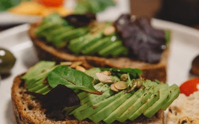 15 Quick & Easy Pre and Post-Workout Snacks to Fuel Your Workouts
